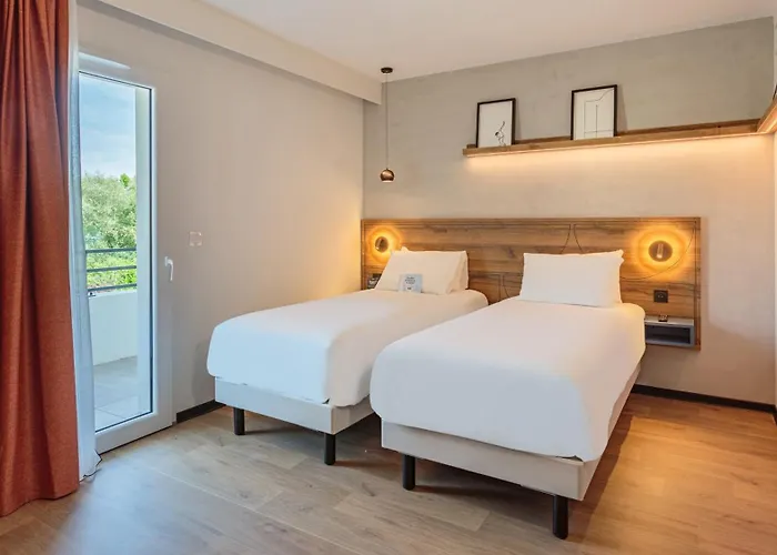 Отель Kyriad Dax - Paul Les Dax Сент-Пол-ле-Дакс